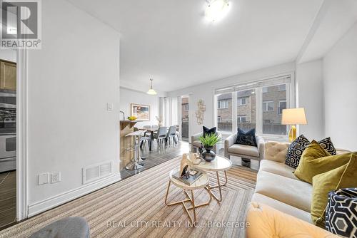 24 Pendulum Circle, Brampton, ON - Indoor Photo Showing Living Room