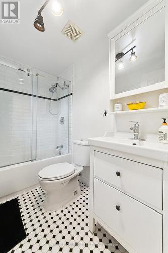 4 Glencastle Square, Brampton, ON - Indoor Photo Showing Bathroom