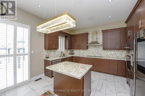 8 Fanning Trail, Brampton, ON - Indoor Photo Showing Kitchen With Double Sink With Upgraded Kitchen