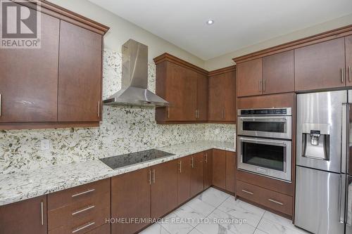 8 Fanning Trail, Brampton, ON - Indoor Photo Showing Kitchen With Stainless Steel Kitchen