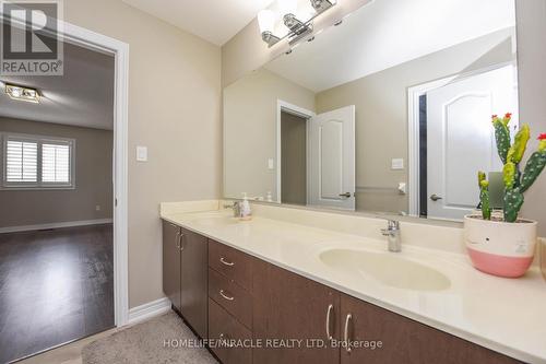 8 Fanning Trail, Brampton, ON - Indoor Photo Showing Bathroom