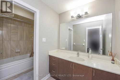 8 Fanning Trail, Brampton, ON - Indoor Photo Showing Bathroom