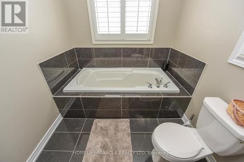 8 Fanning Trail, Brampton, ON - Indoor Photo Showing Bathroom