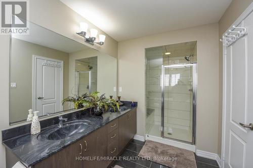 8 Fanning Trail, Brampton, ON - Indoor Photo Showing Bathroom