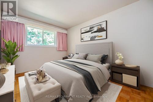 3174 Centennial Drive, Burlington, ON - Indoor Photo Showing Bedroom