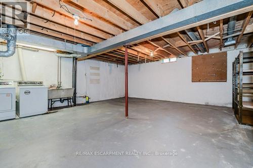 3174 Centennial Drive, Burlington, ON - Indoor Photo Showing Laundry Room