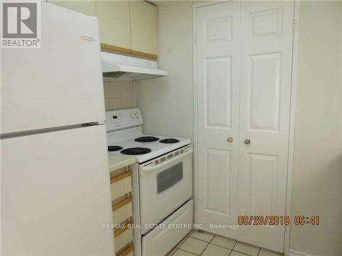 2104 - 265 Enfield Place, Mississauga, ON - Indoor Photo Showing Kitchen