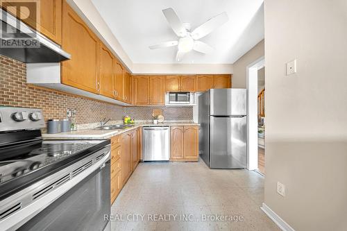 82 - 100 Brickyard Way, Brampton, ON - Indoor Photo Showing Kitchen With Stainless Steel Kitchen