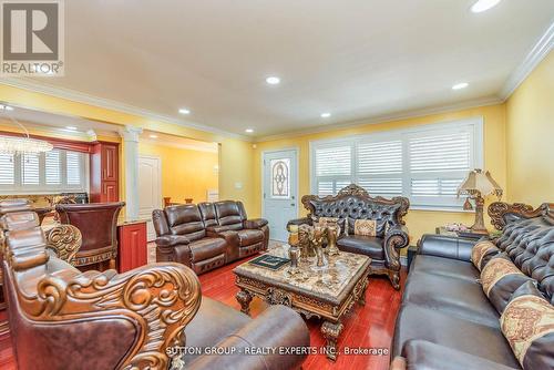 7074 Magic Court, Mississauga (Malton), ON - Indoor Photo Showing Living Room