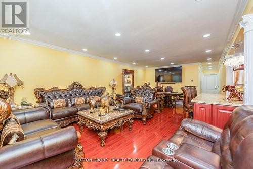 7074 Magic Court, Mississauga (Malton), ON - Indoor Photo Showing Living Room