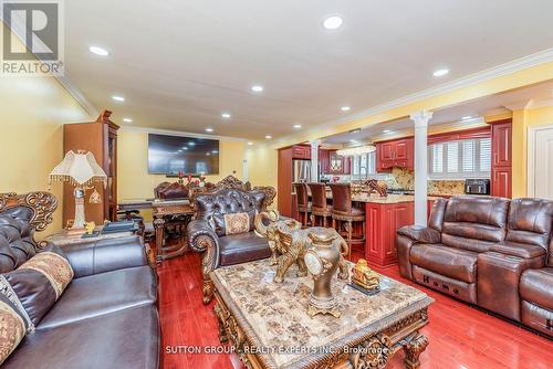 7074 Magic Court, Mississauga (Malton), ON - Indoor Photo Showing Living Room