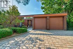 1306 BRAMBLEWOOD LANE  Mississauga, ON L5H 1M1