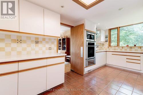 1306 Bramblewood Lane, Mississauga, ON - Indoor Photo Showing Kitchen