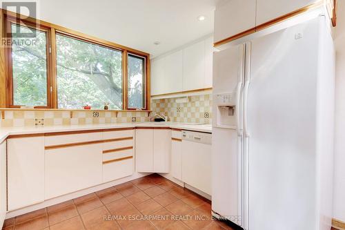 1306 Bramblewood Lane, Mississauga, ON - Indoor Photo Showing Kitchen