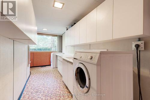 1306 Bramblewood Lane, Mississauga, ON - Indoor Photo Showing Laundry Room