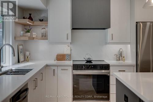 2435 Cyprus Avenue, Burlington, ON - Indoor Photo Showing Kitchen With Double Sink With Upgraded Kitchen