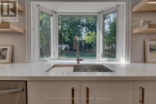 2435 Cyprus Avenue, Burlington, ON - Indoor Photo Showing Other Room