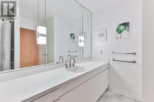 2225 Shardawn Mews, Mississauga, ON - Indoor Photo Showing Bathroom