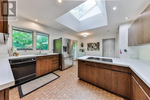 2225 Shardawn Mews, Mississauga, ON - Indoor Photo Showing Kitchen