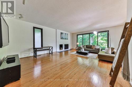 2225 Shardawn Mews, Mississauga, ON - Indoor Photo Showing Living Room