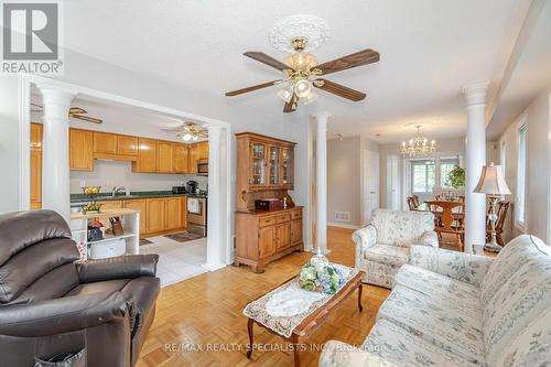 5916 Bermuda Drive, Mississauga, ON - Indoor Photo Showing Living Room