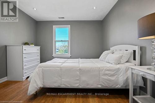 6354 Townline Road, West Lincoln, ON - Indoor Photo Showing Bedroom