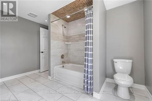 6354 Townline Road, West Lincoln, ON - Indoor Photo Showing Bathroom