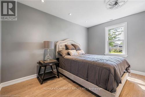 6354 Townline Road, West Lincoln, ON - Indoor Photo Showing Bedroom