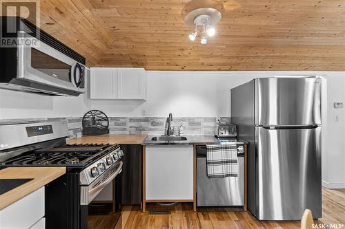 101 William Street, Manitou Beach, SK - Indoor Photo Showing Kitchen