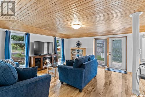 101 William Street, Manitou Beach, SK - Indoor Photo Showing Living Room