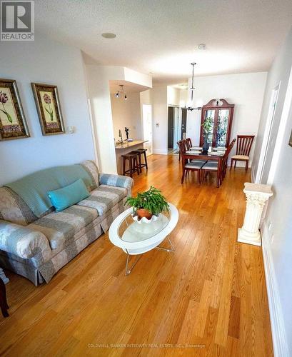 401 - 88 Palace Pier Court, Toronto, ON - Indoor Photo Showing Living Room