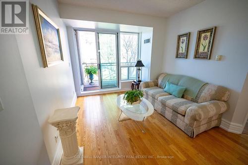 401 - 88 Palace Pier Court, Toronto, ON - Indoor Photo Showing Living Room