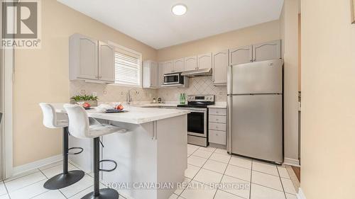 19 Outlook Avenue, Brampton, ON - Indoor Photo Showing Kitchen