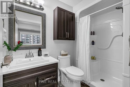 110 - 8475 Wyandotte Street E, Windsor, ON - Indoor Photo Showing Bathroom