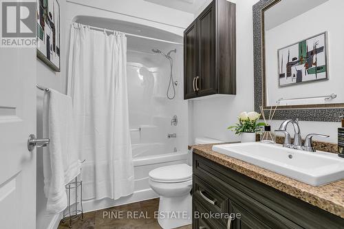 110 - 8475 Wyandotte Street E, Windsor, ON - Indoor Photo Showing Bathroom