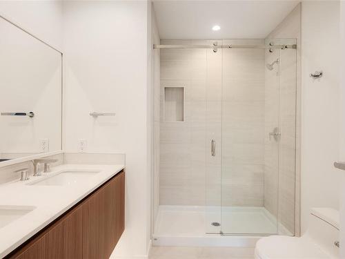 715-2000 Hannington Rd, Langford, BC - Indoor Photo Showing Bathroom