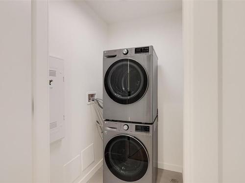 715-2000 Hannington Rd, Langford, BC - Indoor Photo Showing Laundry Room