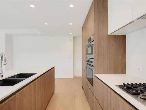 715-2000 Hannington Rd, Langford, BC - Indoor Photo Showing Kitchen With Double Sink