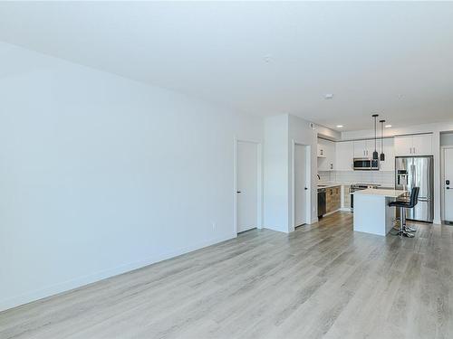 202-2469 Gateway Rd, Langford, BC - Indoor Photo Showing Kitchen