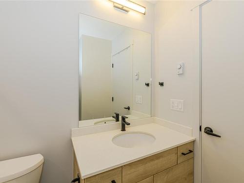 202-2469 Gateway Rd, Langford, BC - Indoor Photo Showing Bathroom