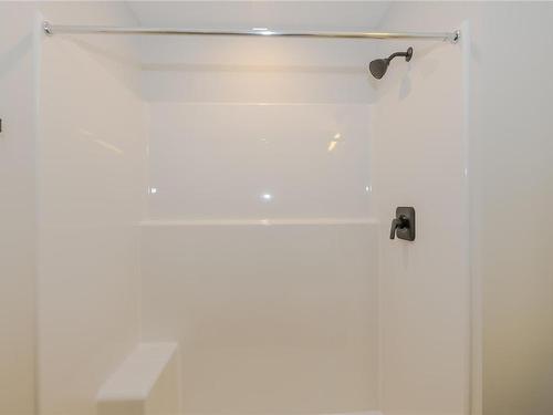 202-2469 Gateway Rd, Langford, BC - Indoor Photo Showing Bathroom