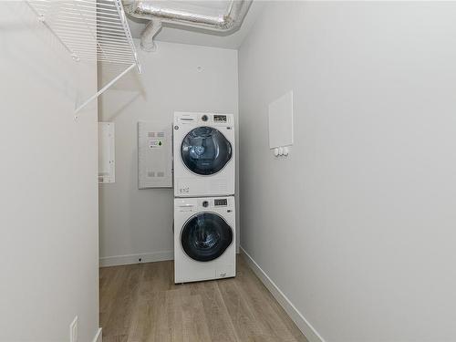 202-2469 Gateway Rd, Langford, BC - Indoor Photo Showing Laundry Room