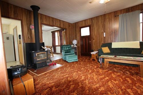 431 Alexander Road, Nakusp, BC - Indoor With Fireplace