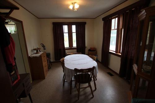 431 Alexander Road, Nakusp, BC - Indoor Photo Showing Dining Room