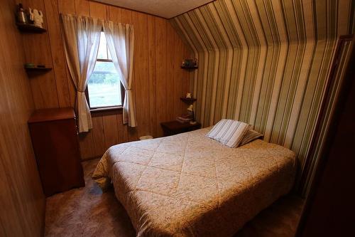 431 Alexander Road, Nakusp, BC - Indoor Photo Showing Bedroom