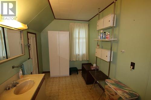 431 Alexander Road, Nakusp, BC - Indoor Photo Showing Bathroom