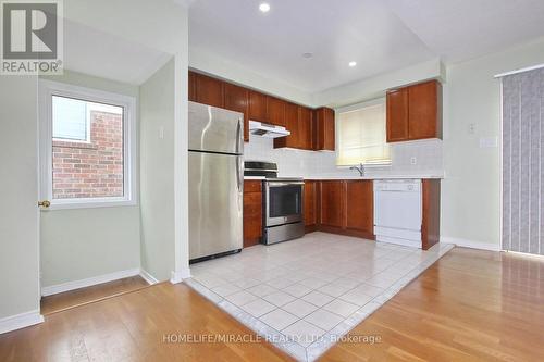 17 Cordgrass Crescent, Brampton, ON - Indoor Photo Showing Kitchen