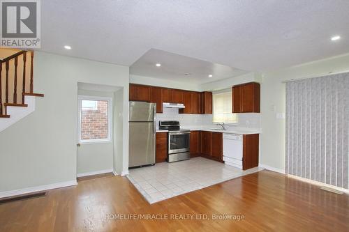 17 Cordgrass Crescent, Brampton, ON - Indoor Photo Showing Kitchen