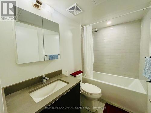 #1823 - 2031 Kennedy Road, Toronto, ON - Indoor Photo Showing Bathroom