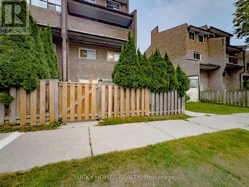 65 - 91 Muir Drive, Toronto, ON - Outdoor